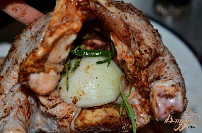Фото приготовление рецепта: Курица в медленноварке со специями и розмарином шаг №3