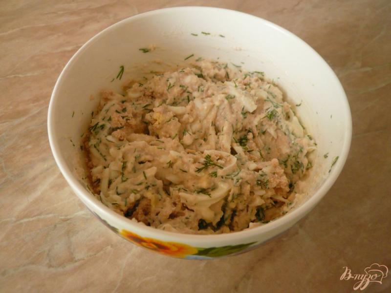 Фото приготовление рецепта: Салат с икрой трески шаг №5