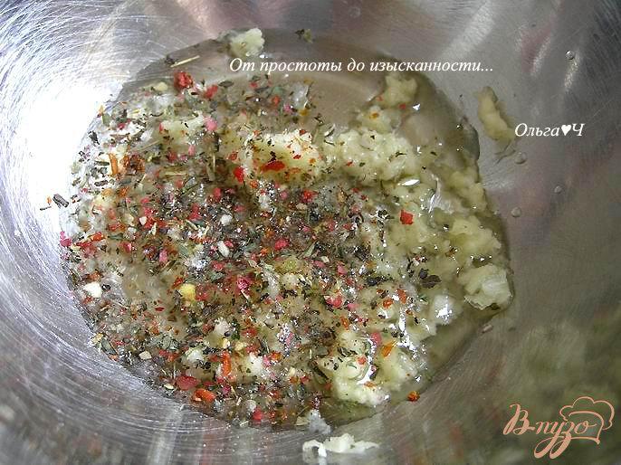 Фото приготовление рецепта: Круассаны с чесноком и итальянскими травами шаг №2