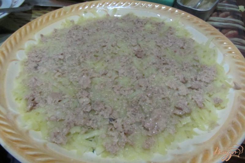 Фото приготовление рецепта: Салат с печенью трески под шубкой шаг №2