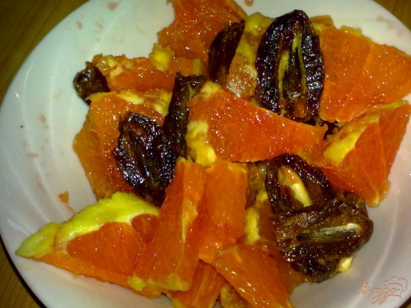 Фото приготовление рецепта: Салат из апельсинов по-мароккански шаг №4