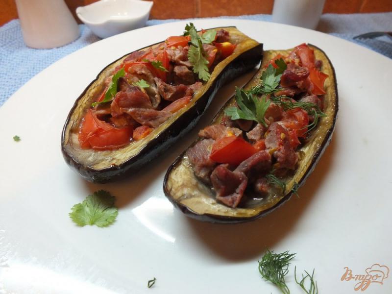 Фото приготовление рецепта: Зразы с мясом и томатами из баклажанов шаг №8