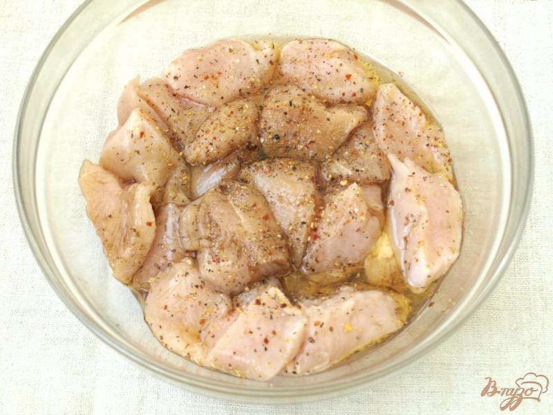 Фото приготовление рецепта: Шашлык из курицы с шампиньонами на шпажках шаг №1