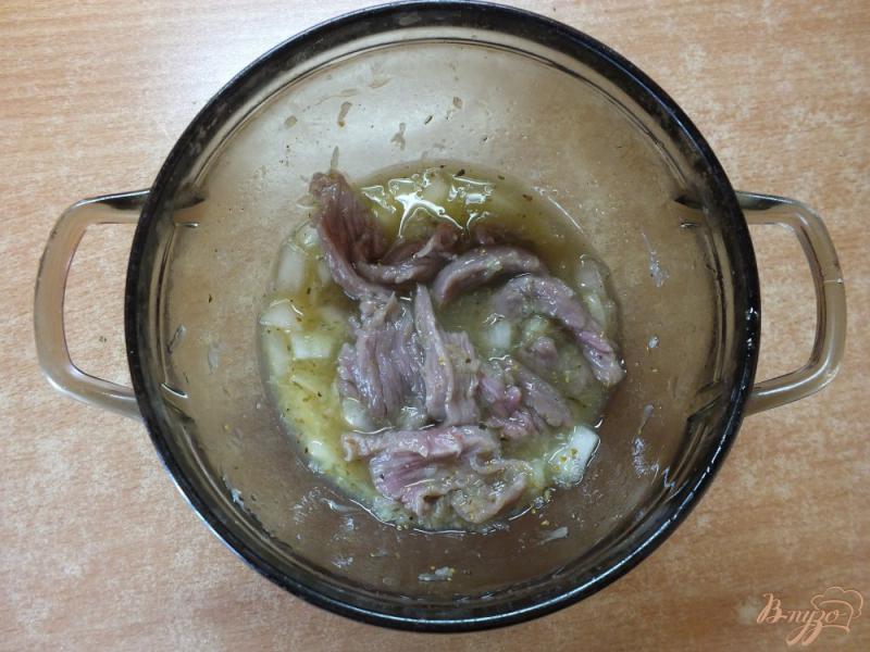 Фото приготовление рецепта: Салат с сырой говядиной по-тайски шаг №7