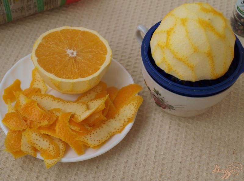 Фото приготовление рецепта: Апельсиновый суп с рисовыми шариками шаг №2
