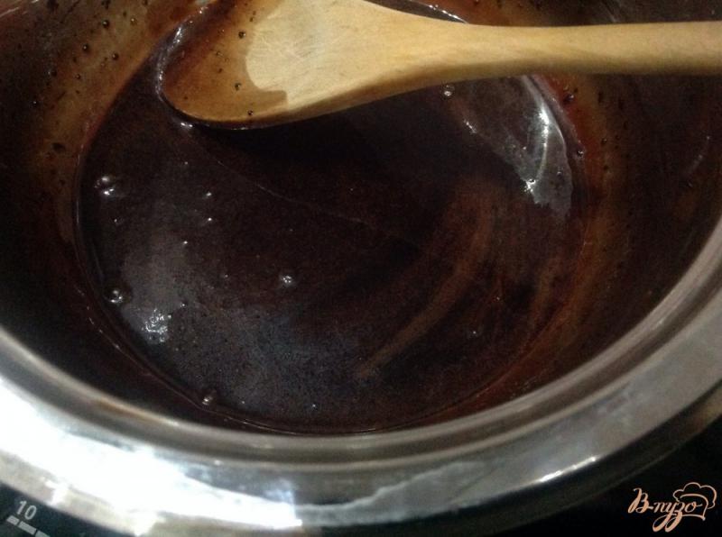 Фото приготовление рецепта: Глянцевая шоколадная глазурь шаг №3