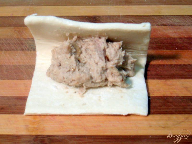 Фото приготовление рецепта: Слоёные пирожки с мясом шаг №6