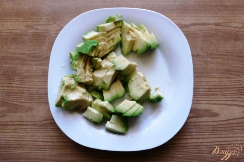 Фото приготовление рецепта: Тартар из сельди с авокадо шаг №2
