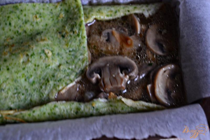 Фото приготовление рецепта: Террин с грибами и кусочками семги шаг №6