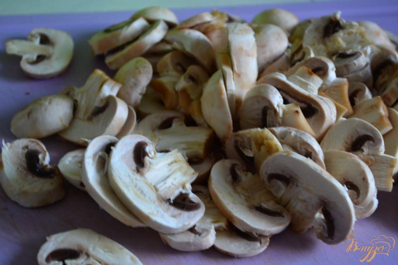 Фото приготовление рецепта: Террин с грибами и кусочками семги шаг №3
