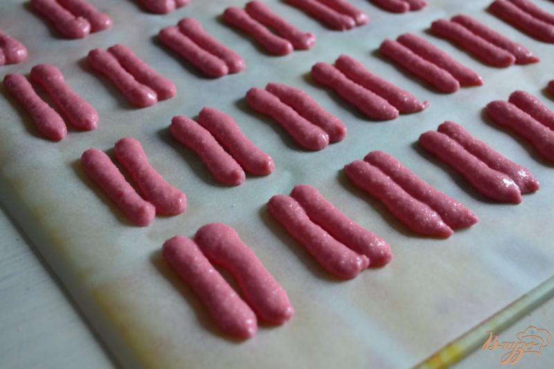 Фото приготовление рецепта: Печенье Макарон  со вкусом жевательной резинки шаг №2