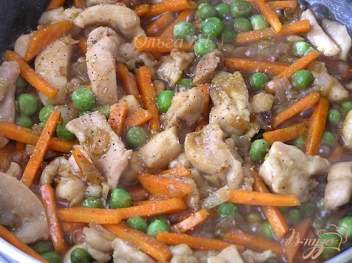 Фото приготовление рецепта: Соте из курицы с овощами и рисом шаг №3