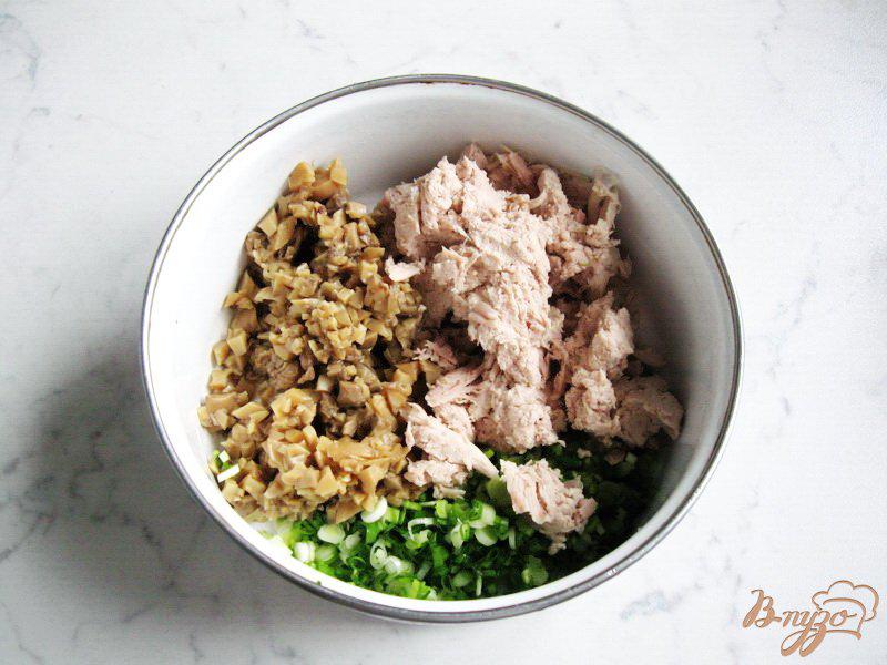 Фото приготовление рецепта: Блинчики с мясом, грибами и зеленым луком шаг №4