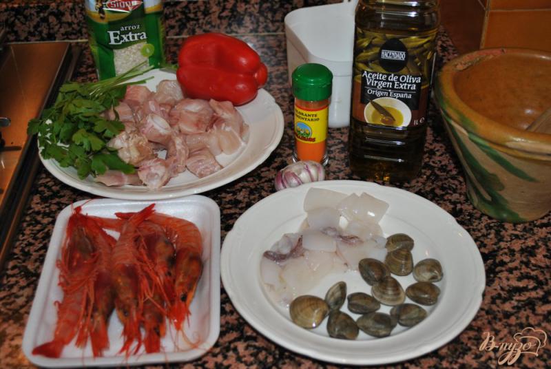 Фото приготовление рецепта: Паэлья с морепродуктами шаг №1