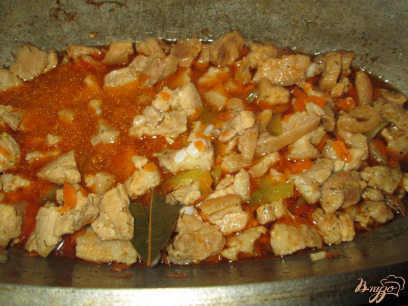 Фото приготовление рецепта: Азу из свинины с маринованными огурчиками шаг №7