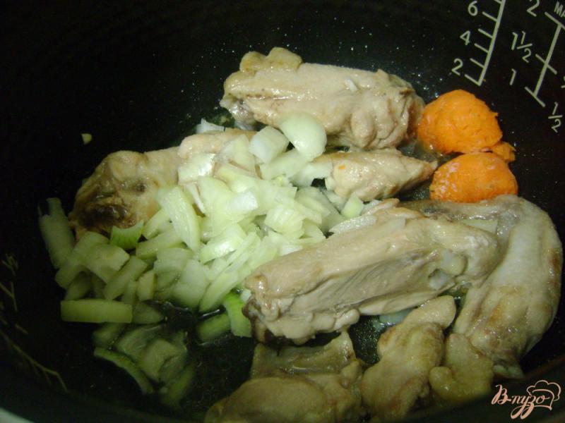Фото приготовление рецепта: Азу с курицей в мультиварке шаг №2