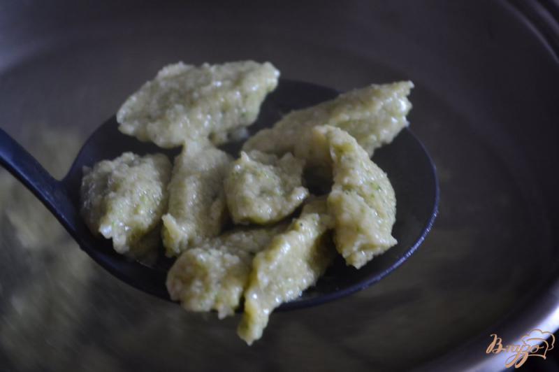 Фото приготовление рецепта: Клецки из брокколи с нутом шаг №7