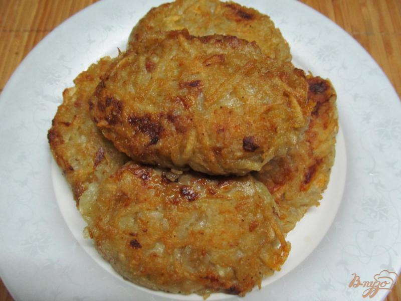 Фото приготовление рецепта: Картофельные зразы с начинкой из фарша свинины шаг №6