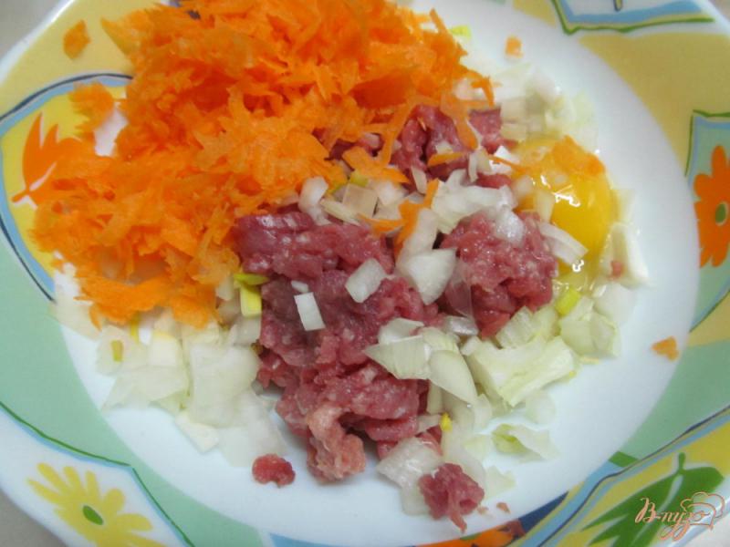 Фото приготовление рецепта: Картофельные зразы с начинкой из фарша свинины шаг №2