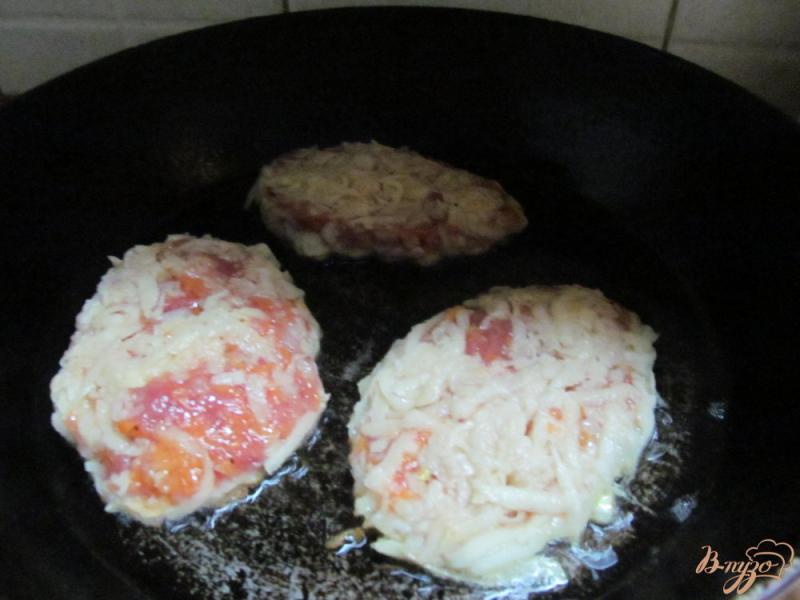 Фото приготовление рецепта: Картофельные зразы с начинкой из фарша свинины шаг №5