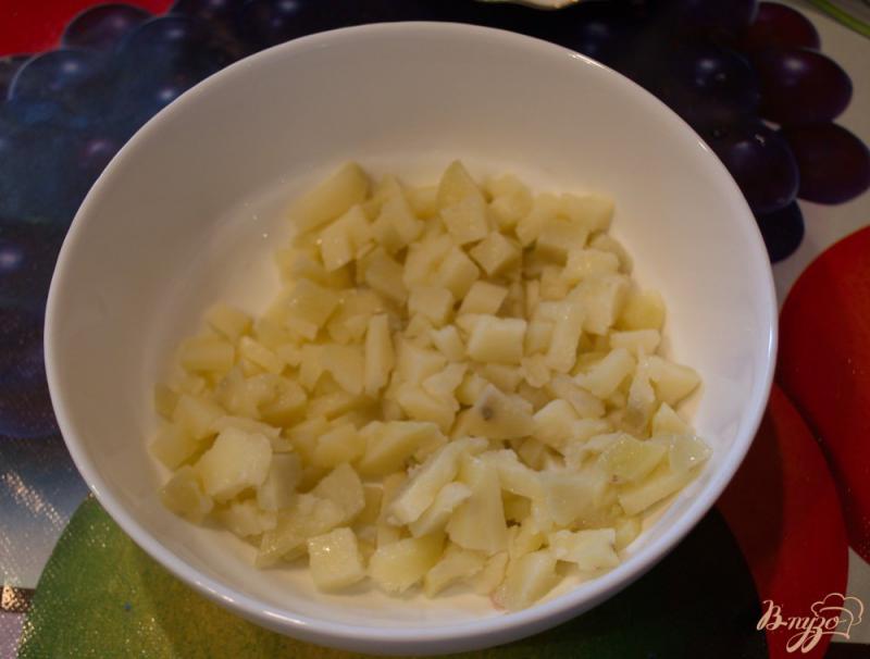 Фото приготовление рецепта: Салат с печенью трески праздничный шаг №1