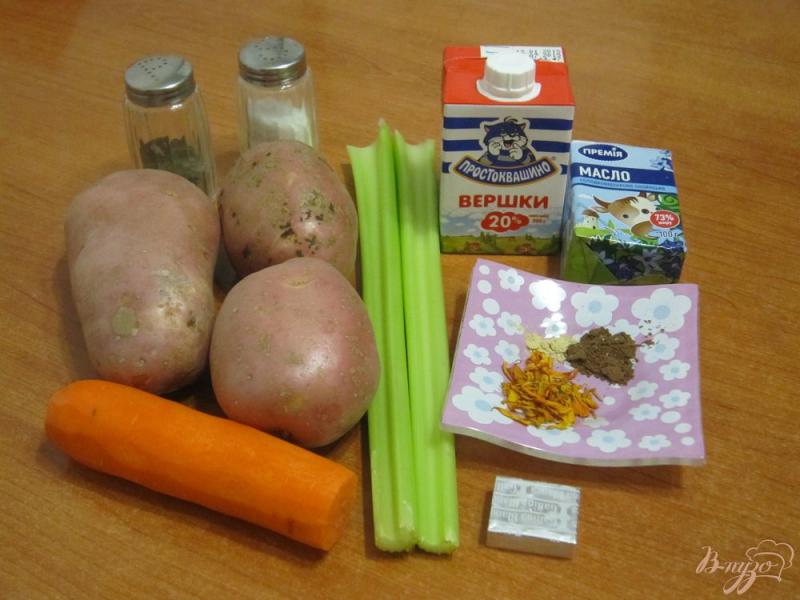 Фото приготовление рецепта: Суп-пюре с картофелем и сельдереем шаг №1