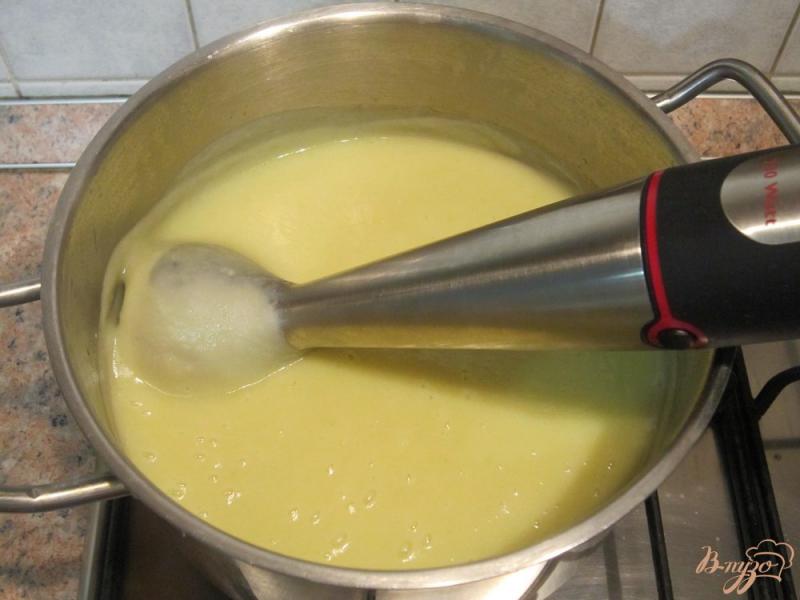 Фото приготовление рецепта: Суп-пюре с картофелем и сельдереем шаг №8