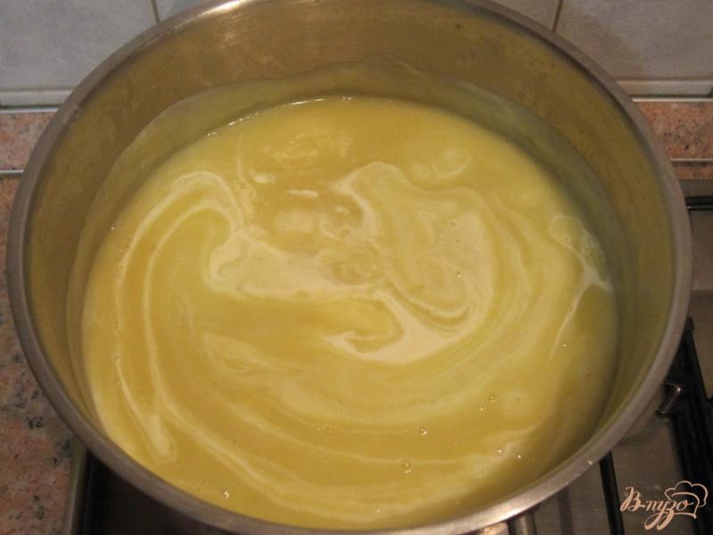Фото приготовление рецепта: Суп-пюре с картофелем и сельдереем шаг №9