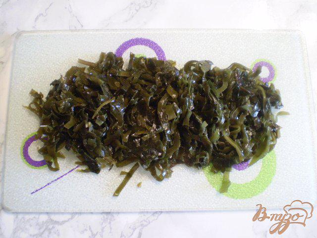 Фото приготовление рецепта: Салат морской с корейской морковью шаг №2
