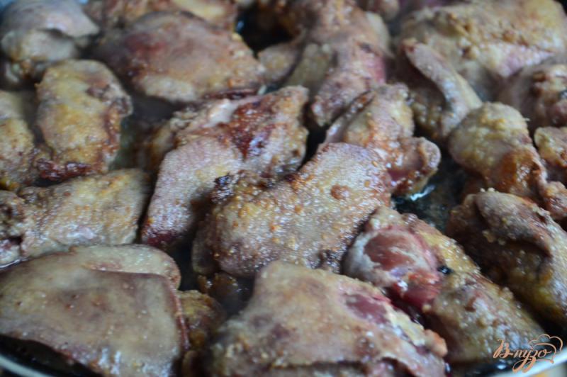 Фото приготовление рецепта: Куриная печень с цукини в сливках шаг №2