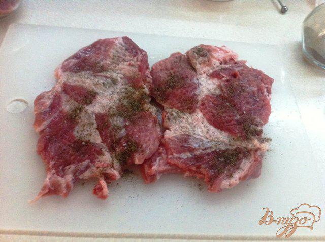 Фото приготовление рецепта: Мясо по-французски шаг №2