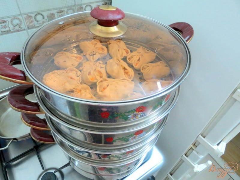 Фото приготовление рецепта: Манты с картофелем тыквой и луком шаг №14