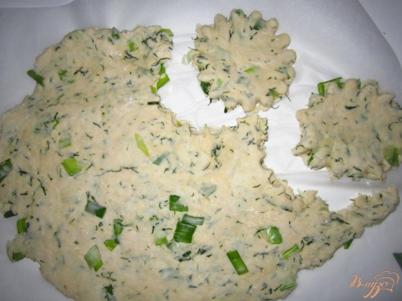 Фото приготовление рецепта: Коржики с зеленью шаг №4