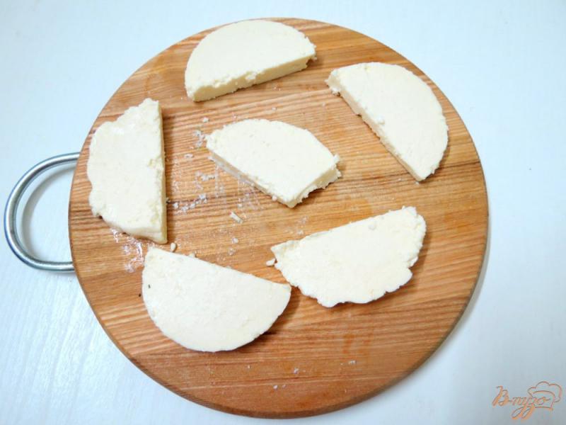 Фото приготовление рецепта: Адыгейский жареный сыр шаг №2