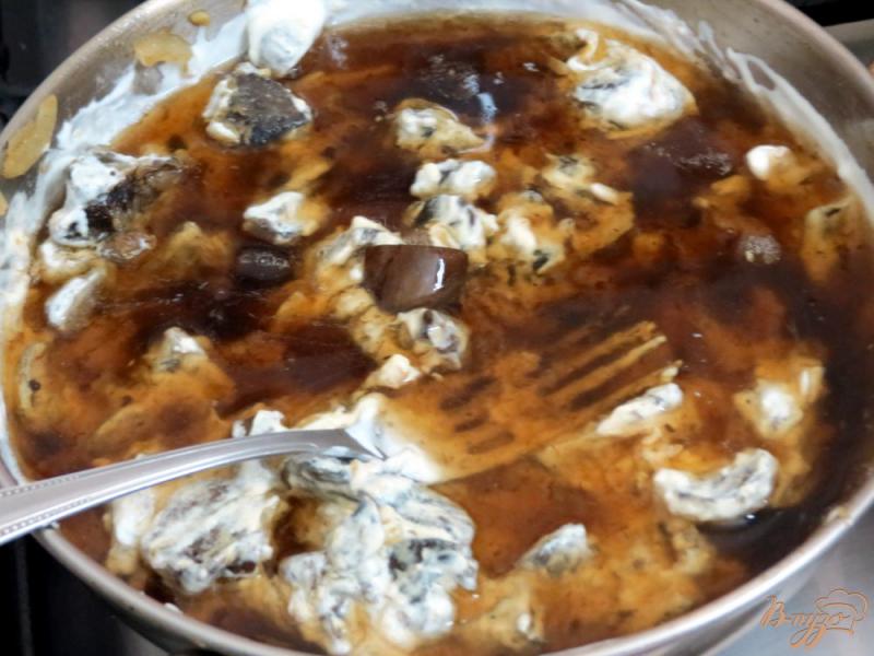 Фото приготовление рецепта: Шницель из капусты с грибной подливой шаг №7
