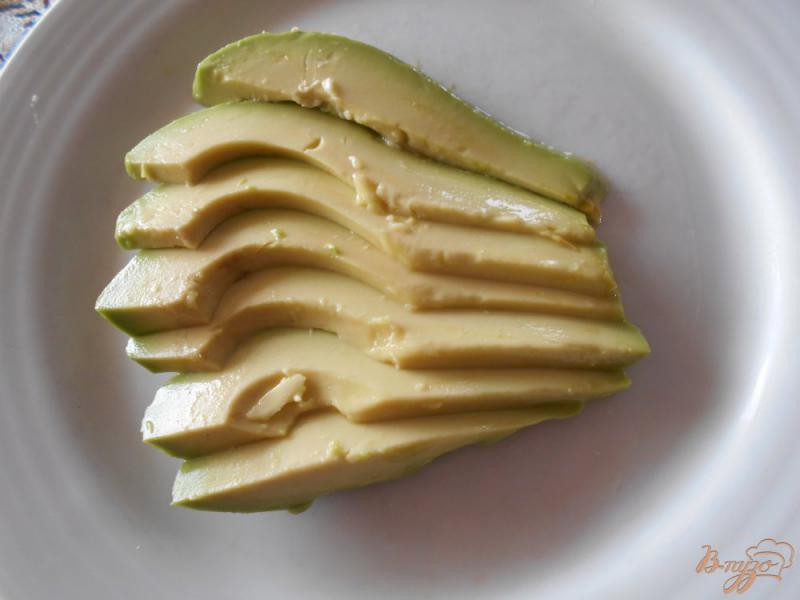 Фото приготовление рецепта: Салат из авокадо, креветок и грейпфрута шаг №1