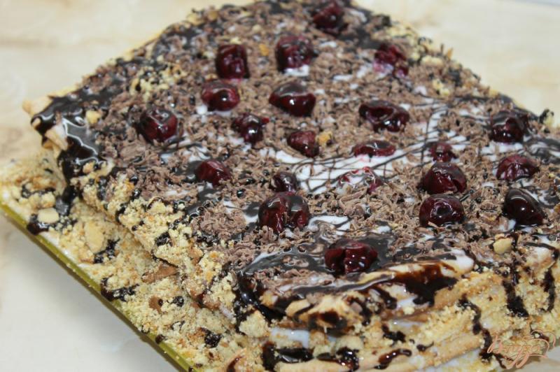 Фото приготовление рецепта: Торт медовик с сметанным кремом и шоколадной крошкой шаг №10