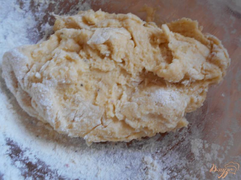 Фото приготовление рецепта: Картофельные ньокки с соусом из креветок и цуккини шаг №7