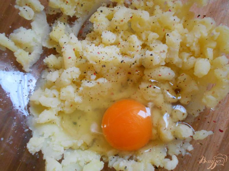 Фото приготовление рецепта: Картофельные ньокки с соусом из креветок и цуккини шаг №6