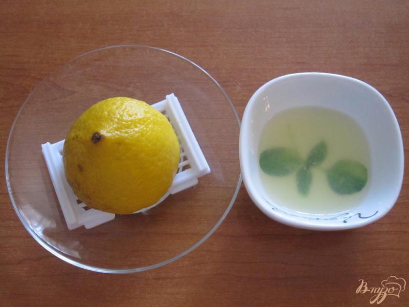Фото приготовление рецепта: Заправка для салатов с лимоном шаг №2