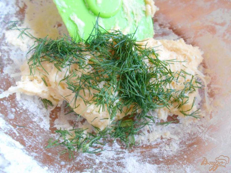Фото приготовление рецепта: Картофельные ньокки с сыром и зеленью шаг №4