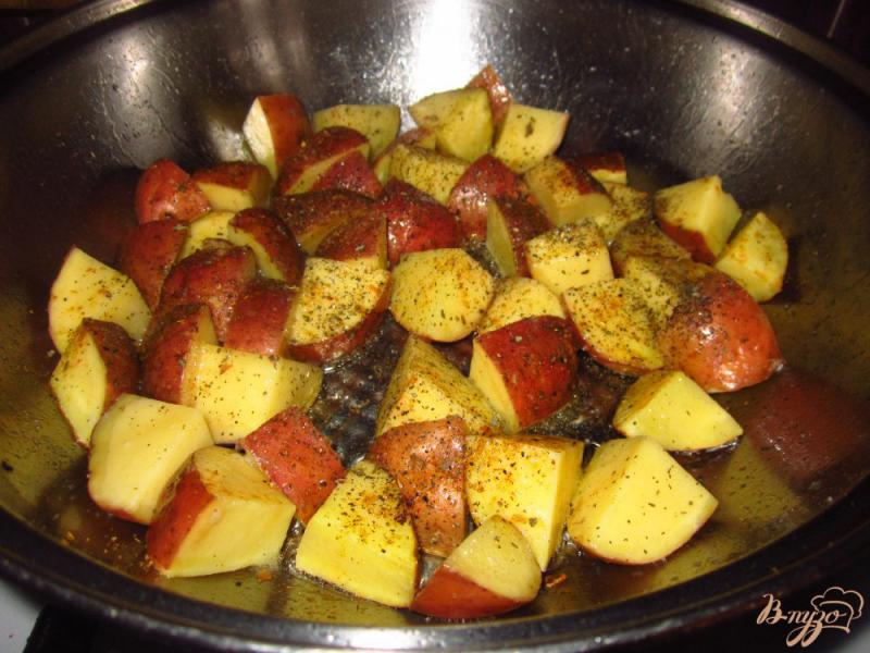Фото приготовление рецепта: Тортилья с картофелем от Джейми Оливера шаг №2