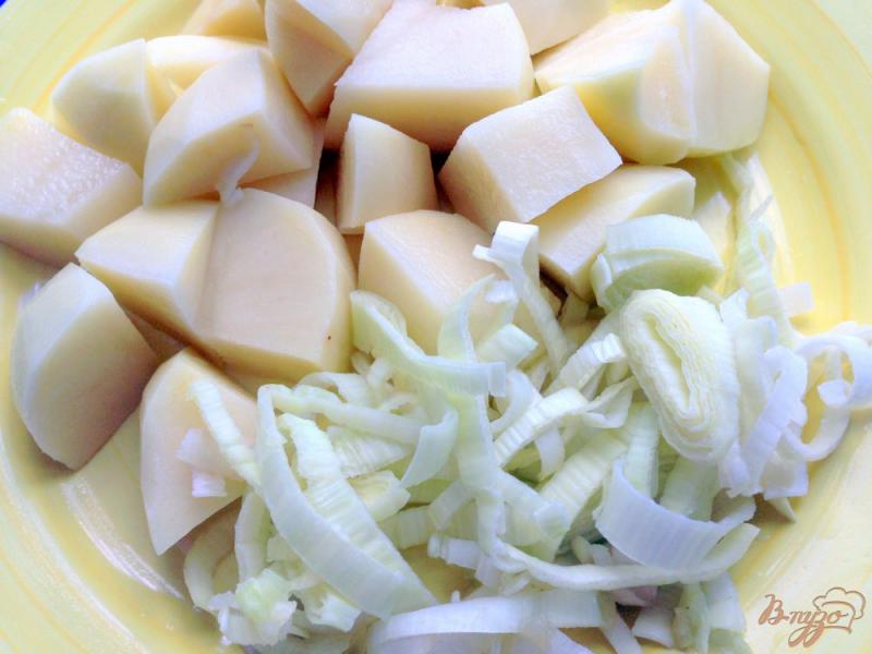 Фото приготовление рецепта: Финский суп из лосося  (Lohikeitto) шаг №5