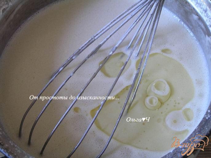 Фото приготовление рецепта: Тонкие блинчики на молоке и сливочном масле шаг №3