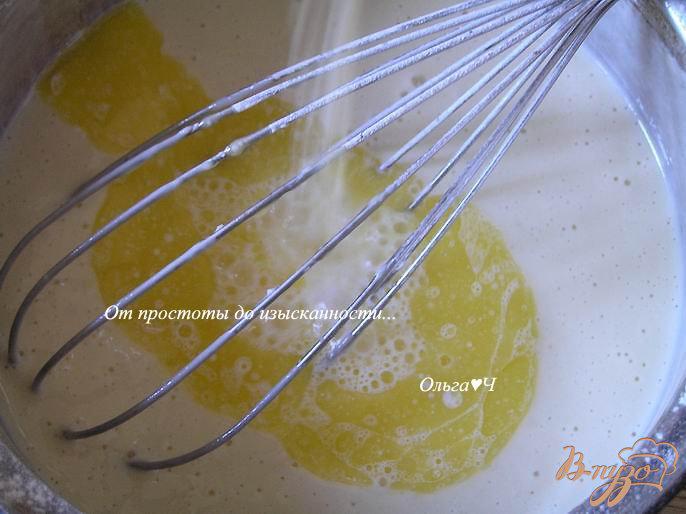 Фото приготовление рецепта: Тонкие блинчики на молоке и сливочном масле шаг №2