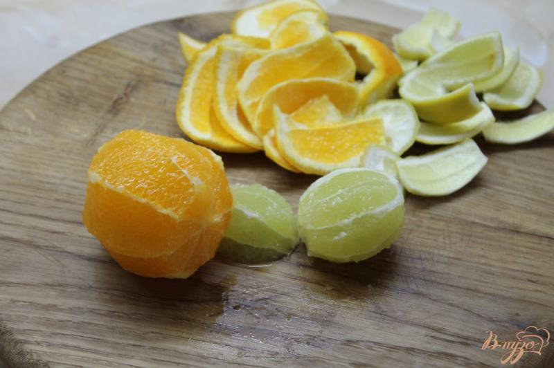 Фото приготовление рецепта: Лимонад с мятой и апельсином шаг №2