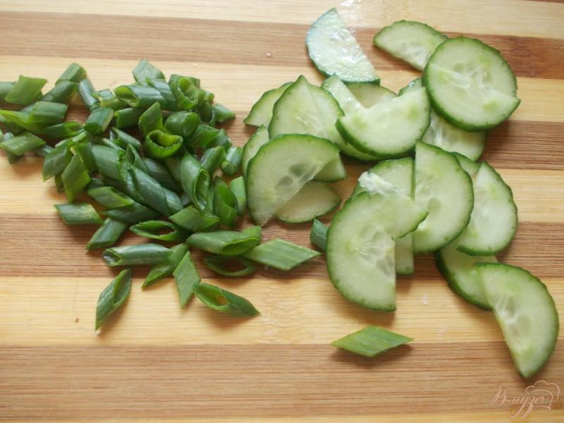 Фото приготовление рецепта: Салат с омлетом и креветками шаг №6